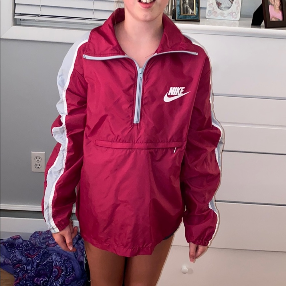 Women’s size medium Nike quarter zip wind breaker